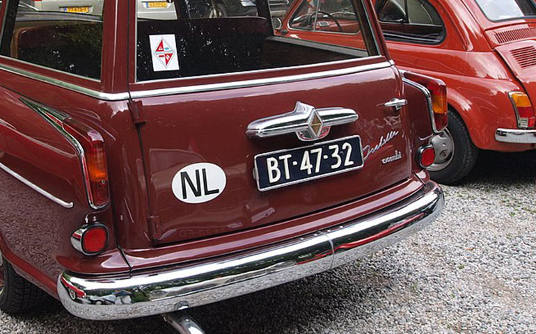 StickerGiant-1024px-1960_Borgward_H1500_Isabella_pic-001-blog